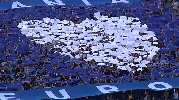 Des milliers de Roumains réunis pour montrer leur attachement à l'UE Des milliers de Roumains réunis pour montrer leur attachement à l'UE