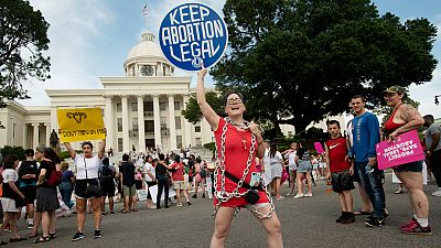 Kelli Thompson canta durante a Marcha pela Liberdade Reprodutiva