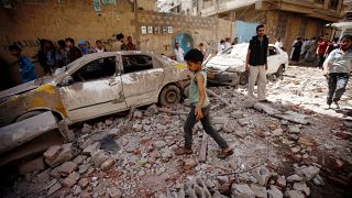 Yemen'de Suudi Arabistan tarafından vurulan sokak