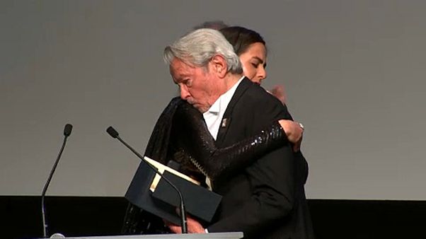 Életműdíjat kapott Alain Delon Életműdíjat kapott Alain Delon