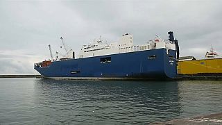 È attraccato a Genova il cargo saudita carico di armi: portuali in sciopero