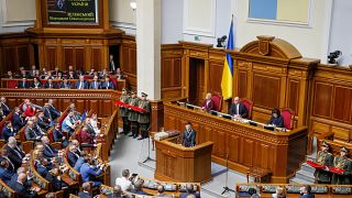 الرئيس الأوكراني يؤدي اليمين الدستورية ويعلن حل البرلمان