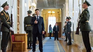 Letette a hivatali esküt az új ukrán államfő, percekkel ezután lemondott a kormányfő