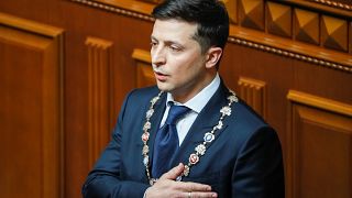 Ukrayna'da göreve başlayan Zelenskiy, ilk icraatına parlamentoyu feshederek başladı