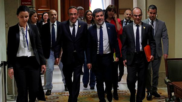 Tutuklu yargılanan 5 Katalan milletvekili mazbatasını aldı Tutuklu yargılanan 5 Katalan milletvekili mazbatasını aldı