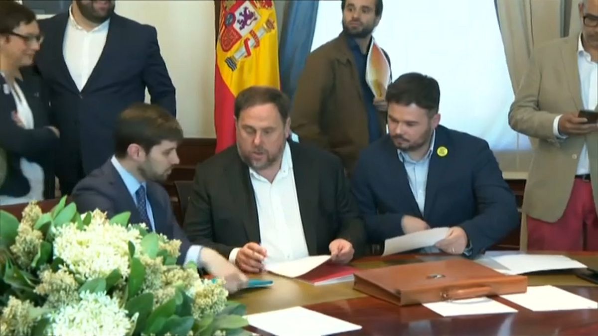 Freigang aus U-Haft: Fünf katalanische Separatisten unterzeichnen Mandat