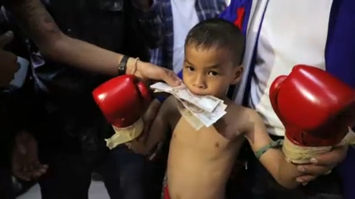 Thaiföldi gyerekek ezrei bokszolnak, hogy kitörjenek a szegénységből