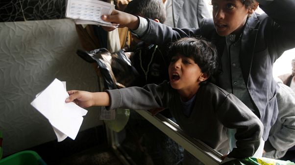 UN zu Lage im Jemen: 10 Millionen Menschen "eine Mahlzeit vom Verhungern entfernt" UN zu Lage im Jemen: 10 Millionen Menschen "eine Mahlzeit vom Verhungern entfernt"