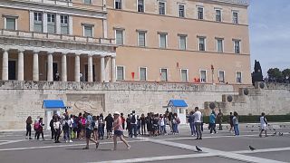 Επίθεση Ρουβίκωνα με μπογιές στην Βουλή των Ελλήνων