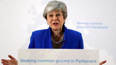 Brexit: Theresa May  apre a un secondo referendum e alla legge doganale