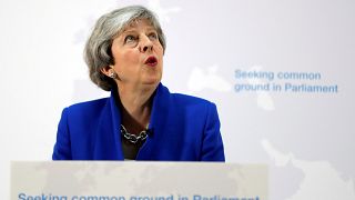 Második brexit népszavazást lebegtetett be Theresa May