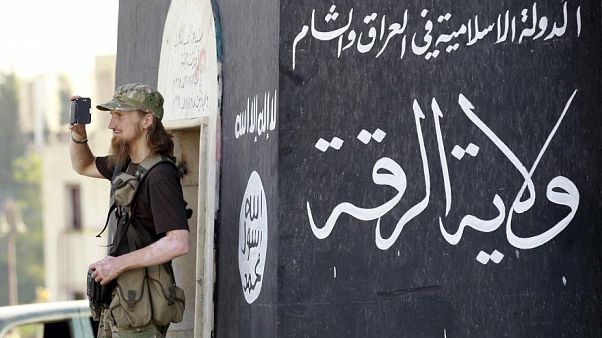 هولندا: القبض على سوري يشتبه بأنه قيادي في جبهة النصرة هولندا: القبض على سوري يشتبه بأنه قيادي في جبهة النصرة
