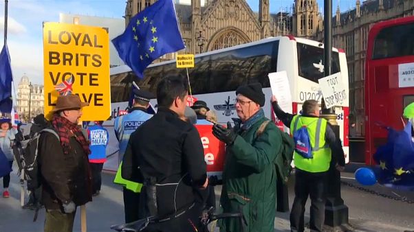 Brexit: Αρνητικές οι αντιδράσεις στην νέα πρόταση Μέι Brexit: Αρνητικές οι αντιδράσεις στην νέα πρόταση Μέι