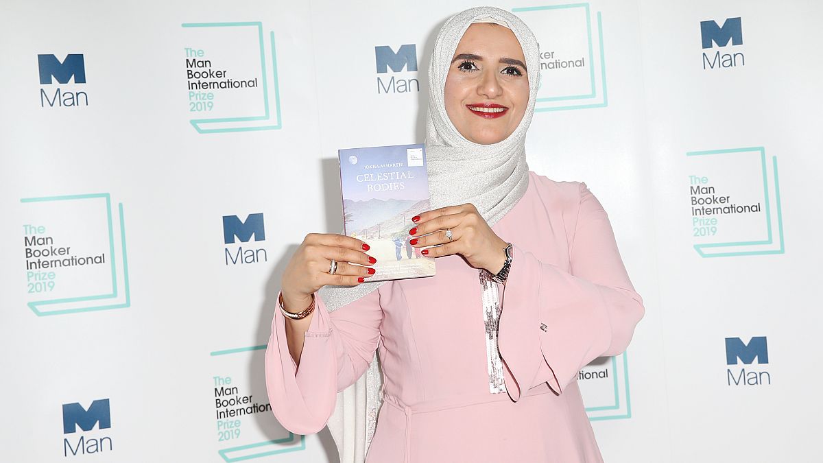 رواية "سيدات القمر" للعمانية جوخة الحارثي تخطف جائزة مان بوكر 2019