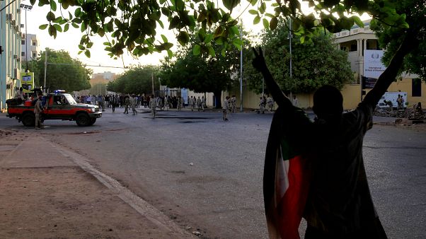 Sudan: i militari non lasciano il potere, la piazza protesta Sudan: i militari non lasciano il potere, la piazza protesta