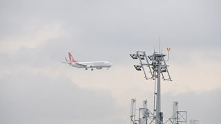 İstanbul Havalimanı'nda kaza: THY uçağı elektrik direğine çarptı