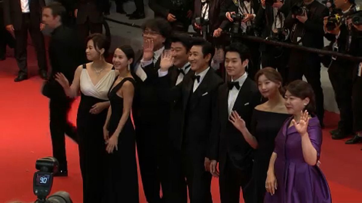 Ötperces ováció Bong Joon-ho komédia-thrillerének Cannes-ban