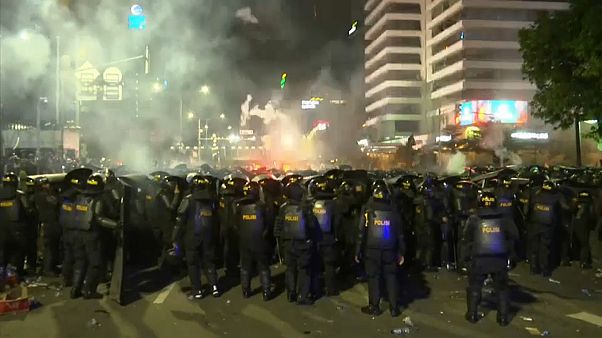 Protestos contra reeleição de Joko Widodo incendeiam Jacarta Protestos contra reeleição de Joko Widodo incendeiam Jacarta