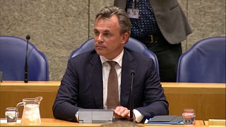 استقالة وزير هولندي بسبب تلاعب بتقرير يخص جرائم ارتكبها طالبو لجوء