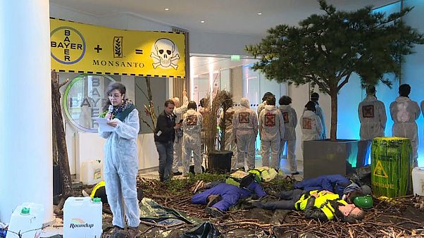 Protesto na sede da Bayer-Monsanto em Paris Protesto na sede da Bayer-Monsanto em Paris