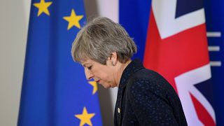 Brexit'le geldi, Brexit'le mi gidecek? İngiliz basını: Theresa May'in istifası cebinde
