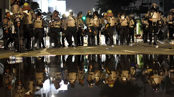 Jakarta: Zweite Nacht gewaltsamer Proteste gegen Wiederwahl des Präsidenten Jakarta: Zweite Nacht gewaltsamer Proteste gegen Wiederwahl des Präsidenten