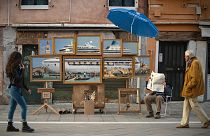 Banksy'nin Venedik'te izinsiz kurduğu resim tezgahı