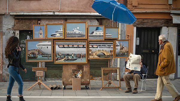 Banksy'nin Venedik'te izinsiz kurduğu resim tezgahı Banksy'nin Venedik'te izinsiz kurduğu resim tezgahı