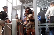 Miembros de la comunidad Waorani entrando al Palacio de Justicia de Quito