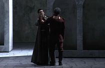 Ein feuriger Engel im römischen Opernhaus