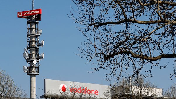 Mobilfunkanbieter bieten mehr als 6 Mrd. Euro für 5G-Frequenzen Mobilfunkanbieter bieten mehr als 6 Mrd. Euro für 5G-Frequenzen