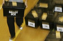 Ευρωεκλογές: Στις κάλπες Τσέχοι και Ιρλανδοί