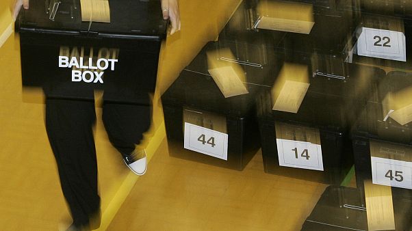 Ευρωεκλογές: Στις κάλπες Τσέχοι και Ιρλανδοί Ευρωεκλογές: Στις κάλπες Τσέχοι και Ιρλανδοί