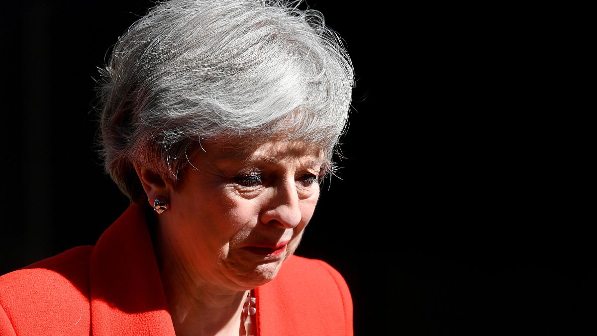 Theresa May emocionou-se no final da declaração em que anunciou a demissão