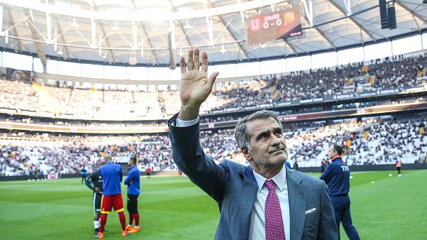 Beşiktaş'ta 2 sezon şampiyonluk yaşayan Şenol Güneş siyah beyazlı ekibe veda ediyor Beşiktaş'ta 2 sezon şampiyonluk yaşayan Şenol Güneş siyah beyazlı ekibe veda ediyor