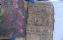 تركيا: القبض على 3 مشتبه بهم حاولوا بيع كتاب تاريخي يعود إلى 1400 سنة