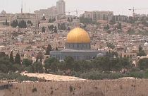 شاهد: 100 ألف مصل في ثالث جمعة من رمضان وسط موجة حر شديدة تشهدها المدينة المقدسة