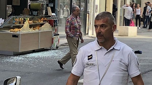 انفجار در لیون فرانسه؛ ۱۳ نفر بطور سطحی زخمی شدند انفجار در لیون فرانسه؛ ۱۳ نفر بطور سطحی زخمی شدند