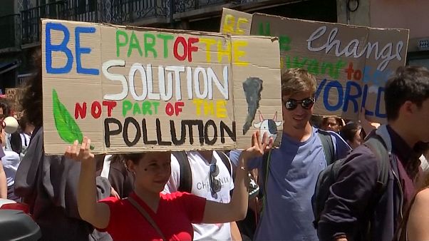 "Vote Now Or Swim Later": Klimaproteste vor der Europawahl "Vote Now Or Swim Later": Klimaproteste vor der Europawahl