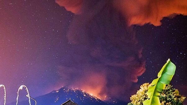 Bali'de yanardağ patladı, Avustralya'ya yapılan uçuşlar iptal edildi Bali'de yanardağ patladı, Avustralya'ya yapılan uçuşlar iptal edildi