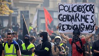 تظاهرات جلیقه زردها در پاریس: «پلیس، ژاندارم، به ما بپیوندید»