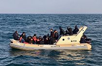 Fransa: Sığınmacıların İngiltere'ye gidişine yardımcı olan bot firması ve taksi şoförüne hapis 