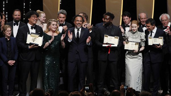 72. Cannes Film Festivali'nde ödüller açıklandı: Altın Palmiye'yi Joon-Ho'nun Parasite filmi kazandı 72. Cannes Film Festivali'nde ödüller açıklandı: Altın Palmiye'yi Joon-Ho'nun Parasite filmi kazandı