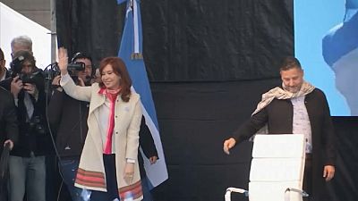 Le duo Fernandez-Kirchner entre en campagne en Argentine