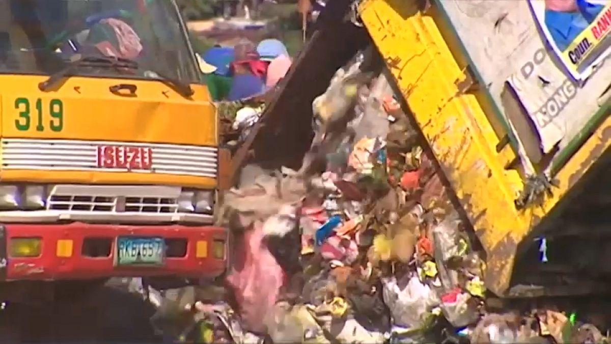 فيديو: احتدام "حرب القمامة" بين كندا والفلبين