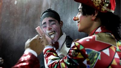 مهرجون في ليما يستعدون لإحياء يوم المهرج