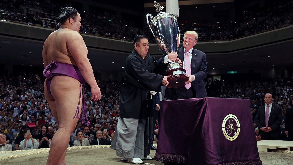 Combates de sumo y tuits de Trump en Japón