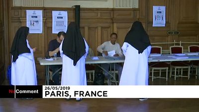 Apácák szavazóhelyisége Párizsban