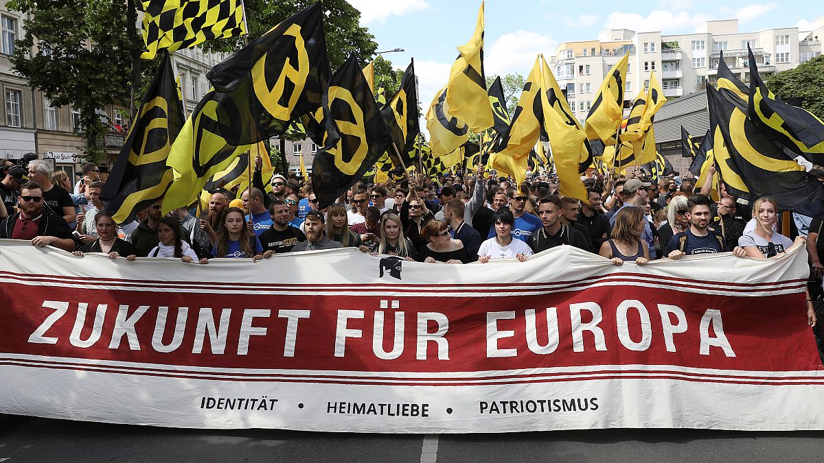 مسيرة لليمين المتطرف في برلين مكتوب على اللافتة "مستقبل أوروبا"