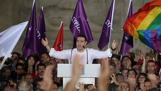 رئيس وزراء اليونان أليكسيس تسيبراس بين مسانديه خلال حملته الانتخابية 